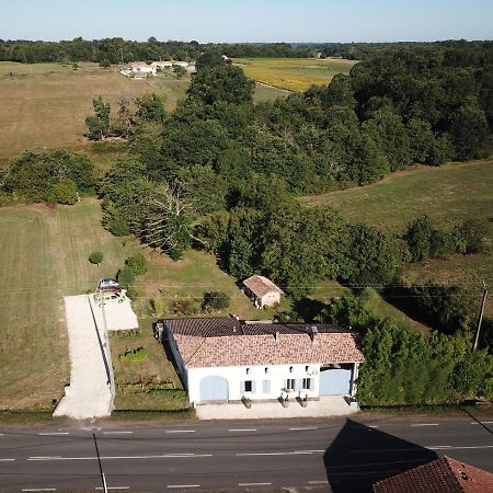 Vignesarichard Bed & Breakfast Chevanceaux Bagian luar foto